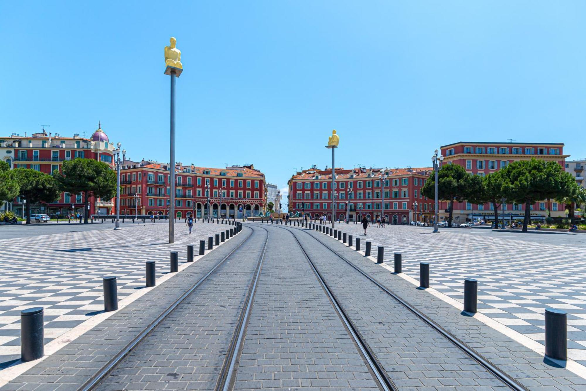 La Promenade Des Et Louis Vuitton à 200m