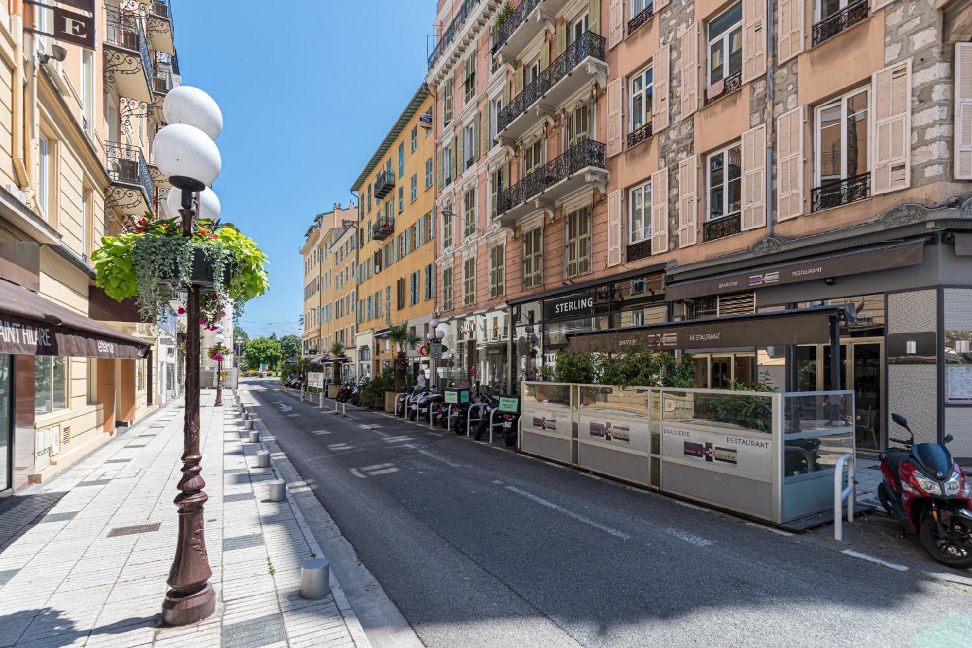 La Promenade Des Et Louis Vuitton à 200m *